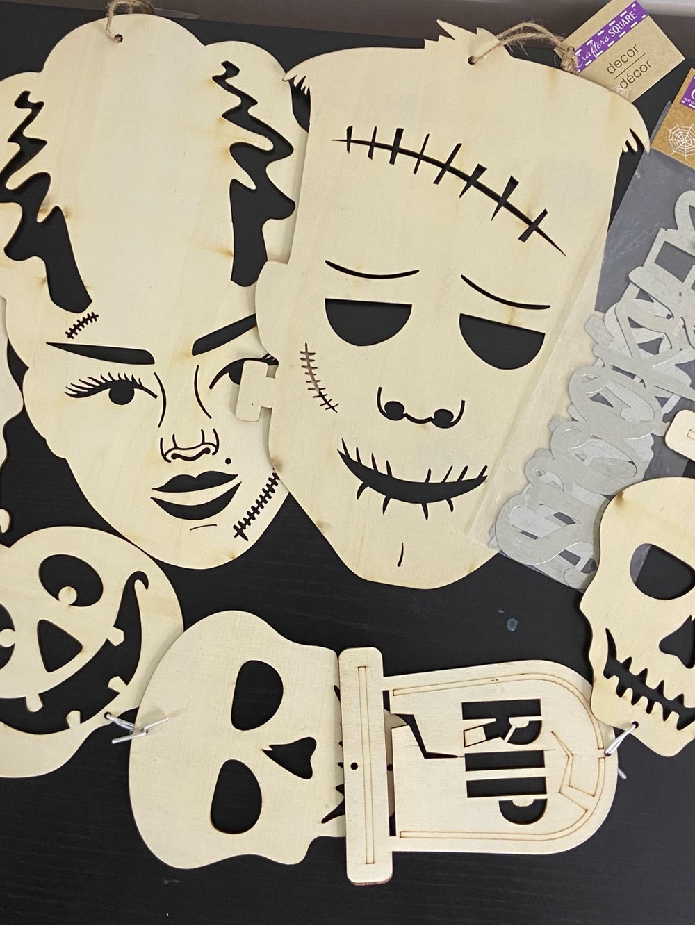 Wooden Halloween Face and Tombstone Decorations - Natural